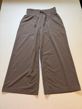 Spanx Out Of Office Wide Leg Cropped Pants 
Style 50637Q